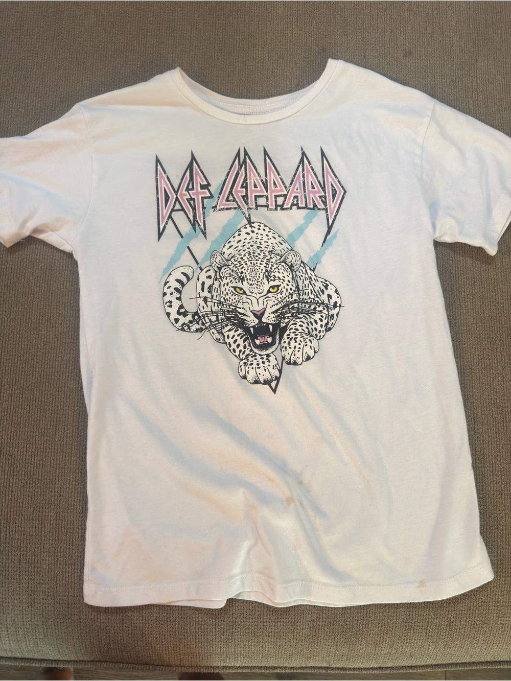 Def Leppard Kids' White Graphic Tee - Leopard Front Print